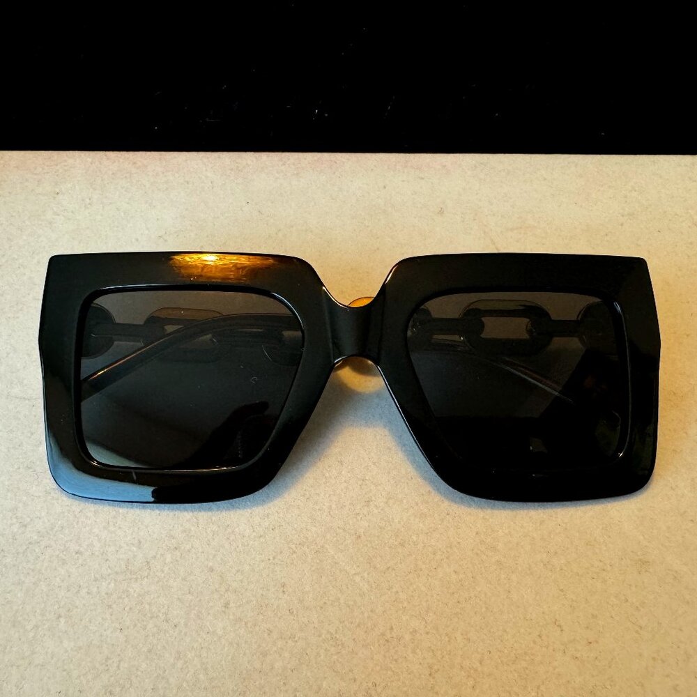 Women's Sunglasses Black Gold Chain Link Stems Accessories Jackie O. Style